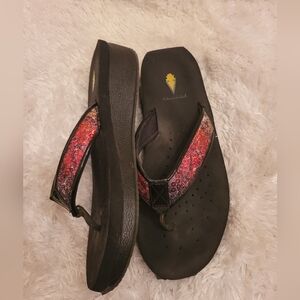 Volatile Women's Black Platform Flip Flops with Pink Mosaic Straps Size 8